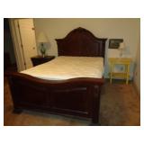 BROYHILL QUEEN SIZE BED / MB US