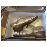 ST JOHNS BAY SANDALS SZ 8.5M