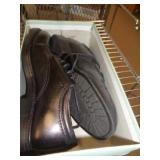 DOCKERS SHOES SZ 8M