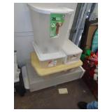 LOT OF 6 TOTES & CONTENTS / RW