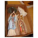 FIGURINES