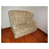 LOVE SEAT 41' T X 33' W X 47' L / FR