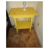 YELLOW TAABLE 28'TX 18'W X 25' L / MB US