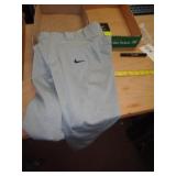 3 - WOMENS NIKE CAPRIS SZ SMALL