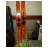 WOOD WATER SKIS W ROPE / G