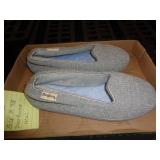 HOUSE SHOES SZ MED