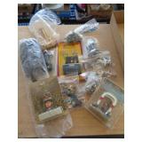 MODEL TRAIN ITEMS / ANIMALS & ETC