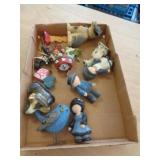 FIGURINES