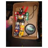 TOY ROBOT