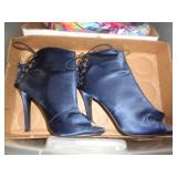 SHOES SZ 7