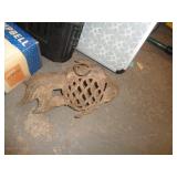 CAST IRON FISH DECOR / RW