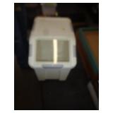 DOG FOOD CONTAINER / UT