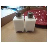 VINTAGE FRIDGE S&P SHAKERS