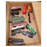 1 ENG & 10 TRAIN CARS / PLASTIC