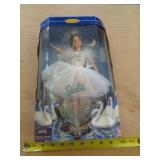SWAN LAKE BARBIE (BOX DAMAGE)