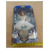 SWAN LAKE BARBIE (BOX DAMAGE)