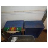 2 - WOOD BOXES & SUITCASE STAND / RW