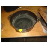 GRISWOLD 10' CAST IRON POT