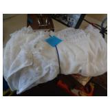 KING SZ BEDSPREAD 96X120