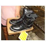 WOMENS BOOTS SZ 8.5
