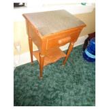 CHERRY SIDE TABLE / USBDRM1