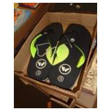 KIDS SANDALS SZ MED