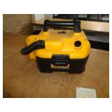 DEWALT SWEEPER  ( NO BATTERY OR CHARGER) / UT