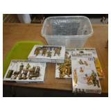 FIGHTING FIGURES IN SMALL TOTE / UT
