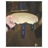 FOOTSTOOL / RW