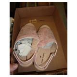 SHOES SZ 8