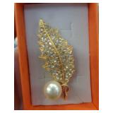 LEAF BROOCH