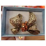 BOW BROOCH