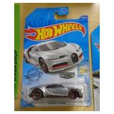 HOT WHEELS MIB 2016 BUGATTI CHIRON 2017