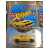 HOT WHEELS MIB 2018 DODGE CHALLENGER 2017