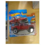 HOT WHEELS MIB 2019 SILVERADO 2017