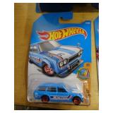 HOT WHEELS MIB 71 DATSUN 2015