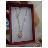 COSTUME JEWELRY - NECKLACE