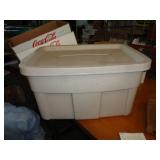 RUBBERMAID TOTE W LID / UT