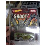 HOT WHEELS MIB - SURFIN SCHOOL BUS 2014