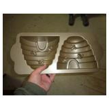 NORDIC WARE BEE HIVE CAKE MOLD / B