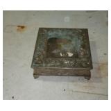 BIG METAL CAKE STAND / B
