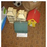BIRD HOUSES & DECOR / B