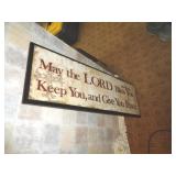 WALL DECOR / B