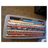 TOTE OF WRAPPING PAPER / B