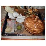 LOT OF GLASSWARE / BW