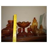 8 PIECES OF AMBER GLASS & WOOD DECOR / CRC2