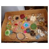 COSTUME JEWELRY / LR