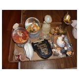 MIXED LOT GLOBES & MISC GLASSWARE / BW