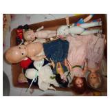 LOT OF DOLLS / MIXED