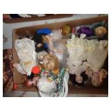 LOT OF DOLLS / MIXED
